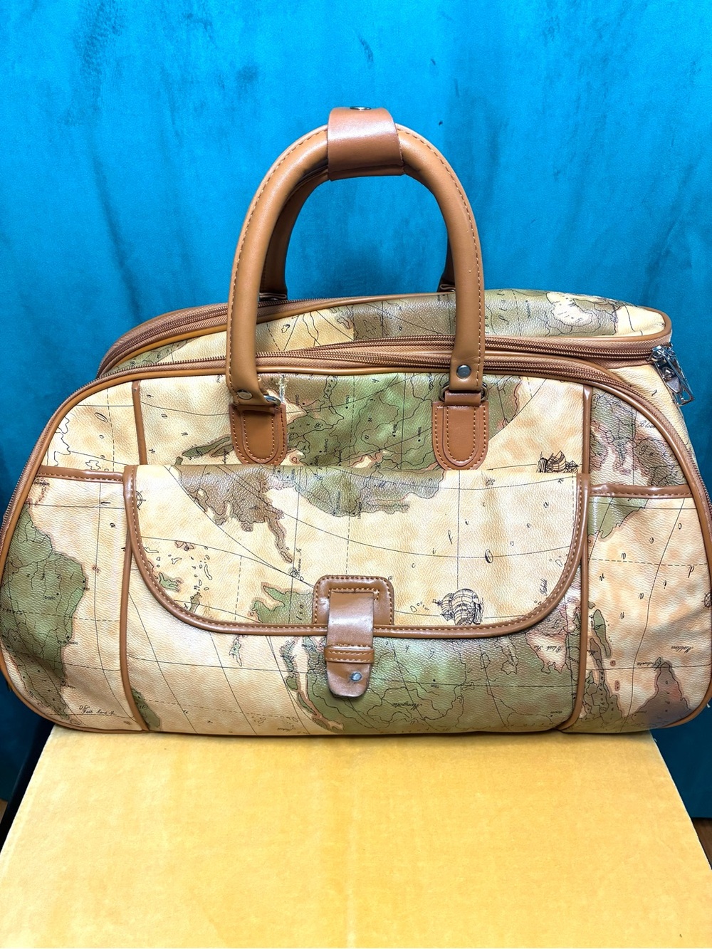 Stylish Travel Bag - Picture 15 of 16